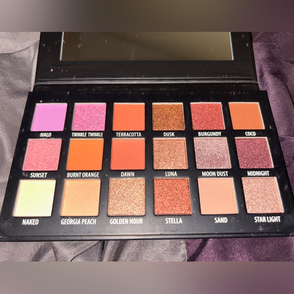 never used eyeshadow pallets - Picture 10 of 16